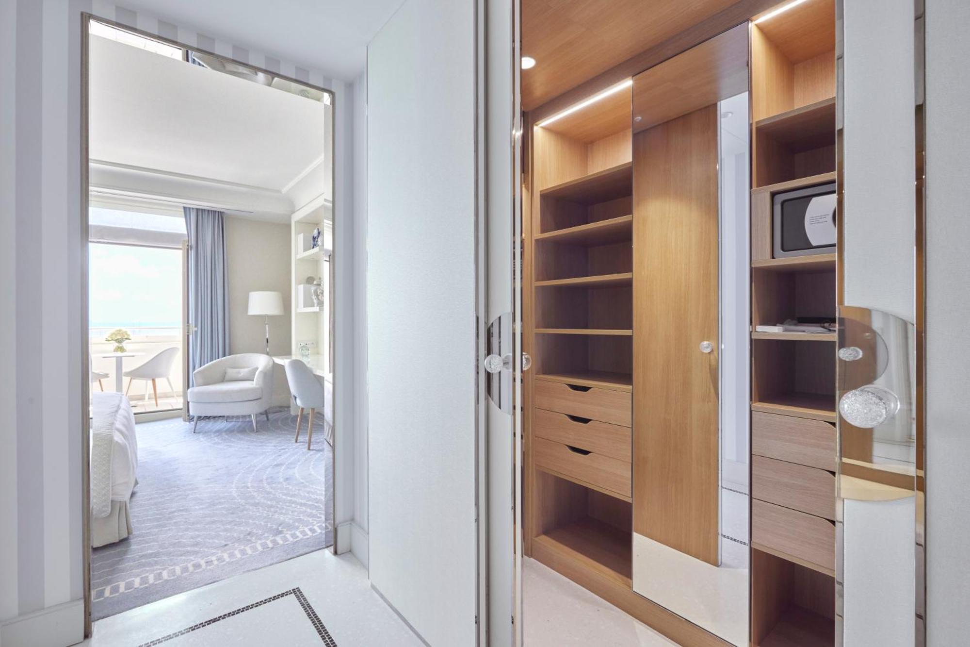 فندق مارتينيز في ذا أنبوند كولكشن باي حياة كان المظهر الخارجي الصورة A walk-in closet
