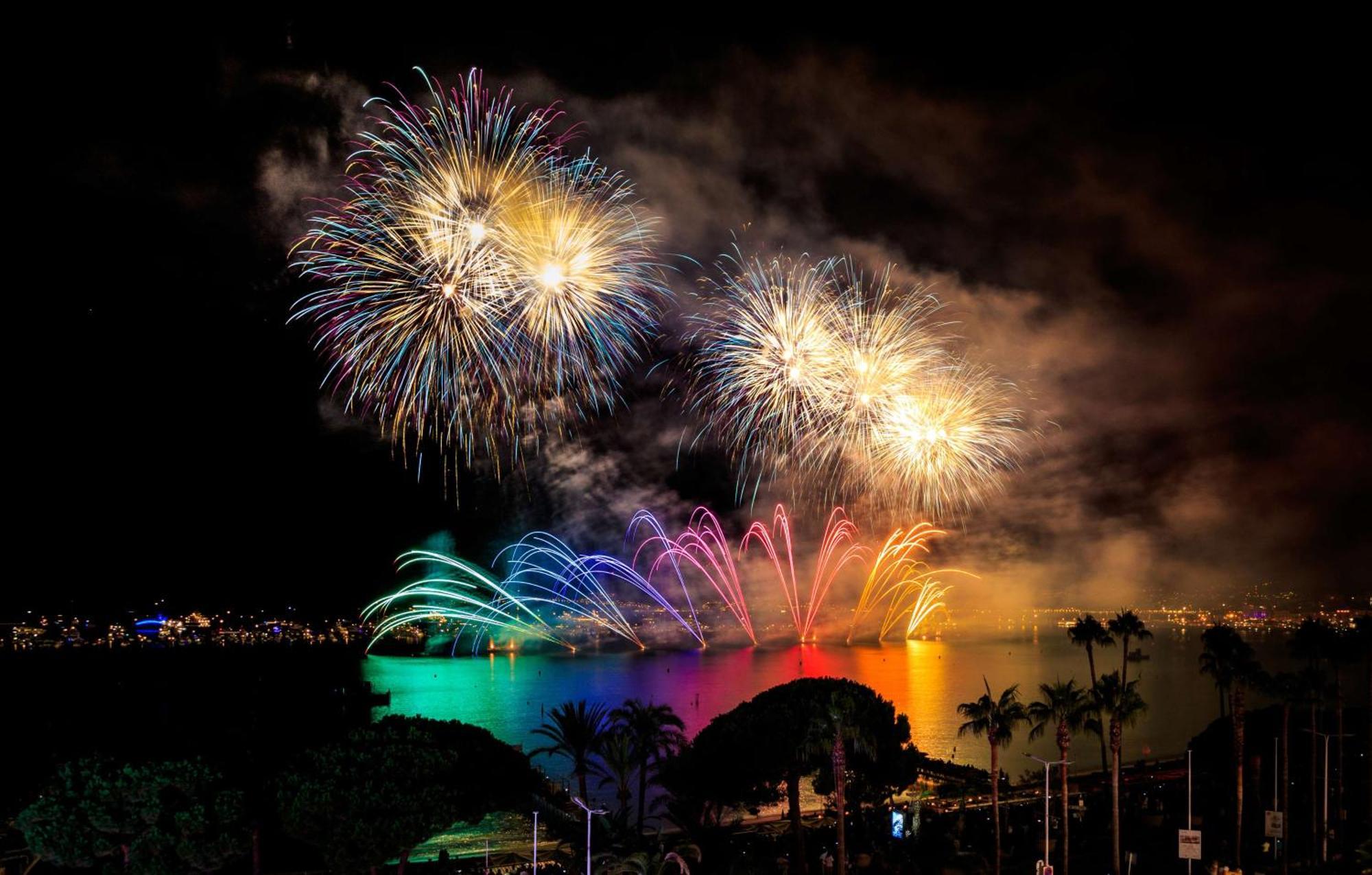 فندق مارتينيز في ذا أنبوند كولكشن باي حياة كان المظهر الخارجي الصورة Fireworks at the 2013 Commonwealth Games opening ceremony