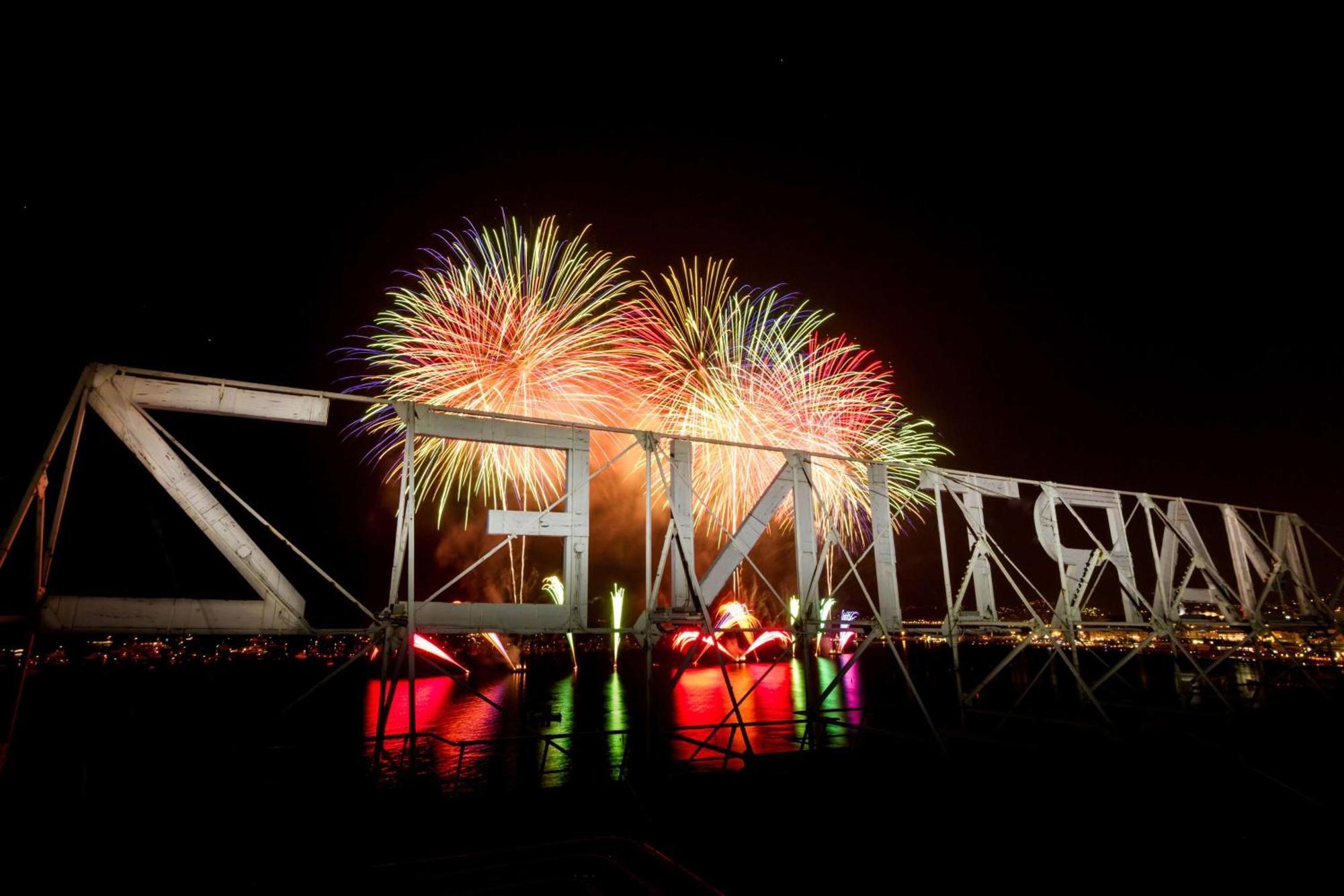 فندق مارتينيز في ذا أنبوند كولكشن باي حياة كان المظهر الخارجي الصورة Fireworks at the New Year's Eve celebrations