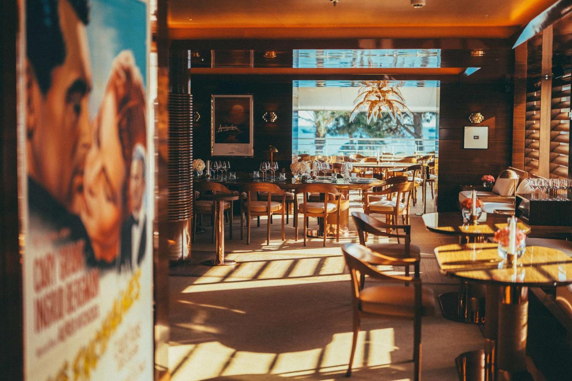 فندق مارتينيز في ذا أنبوند كولكشن باي حياة كان المظهر الخارجي الصورة The interior of a Starbucks in Hong Kong